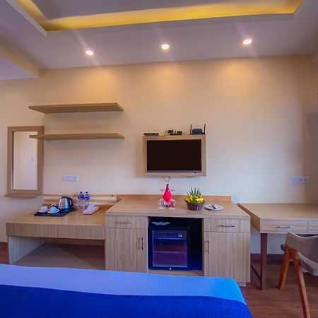 Majestic Lake Front Hotel & Suites Pokhara Esterno foto