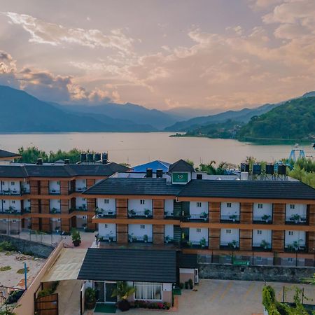 Majestic Lake Front Hotel & Suites Pokhara Esterno foto