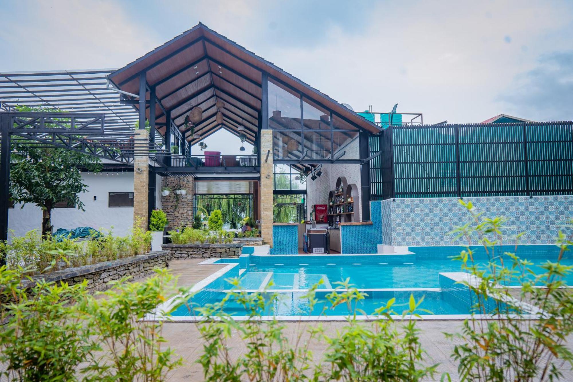 Majestic Lake Front Hotel & Suites Pokhara Esterno foto