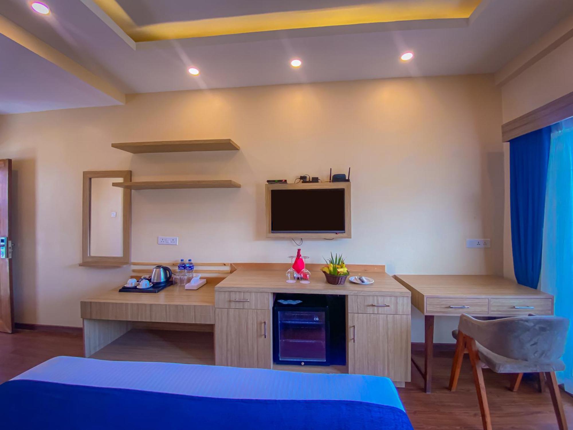 Majestic Lake Front Hotel & Suites Pokhara Esterno foto