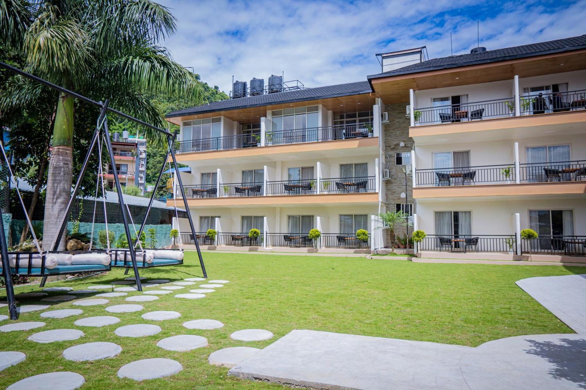Majestic Lake Front Hotel & Suites Pokhara Esterno foto