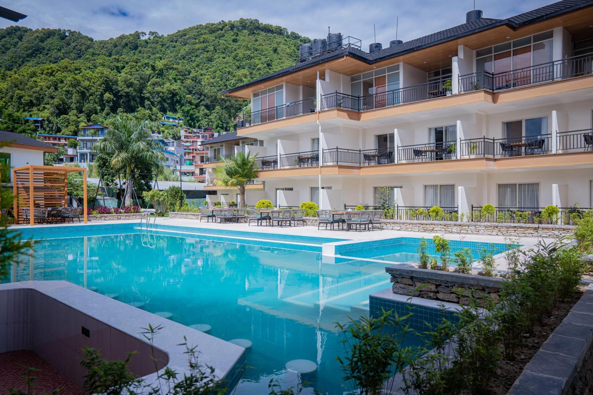 Majestic Lake Front Hotel & Suites Pokhara Esterno foto
