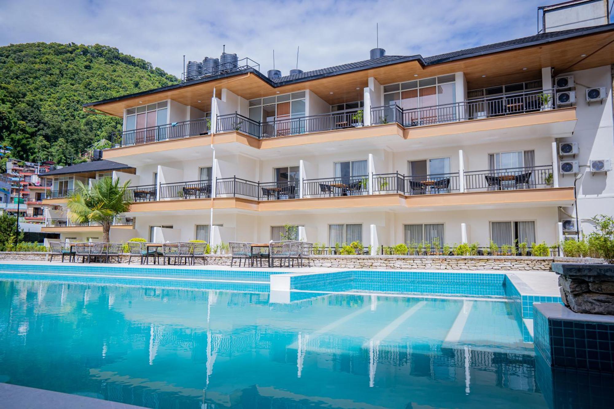 Majestic Lake Front Hotel & Suites Pokhara Esterno foto