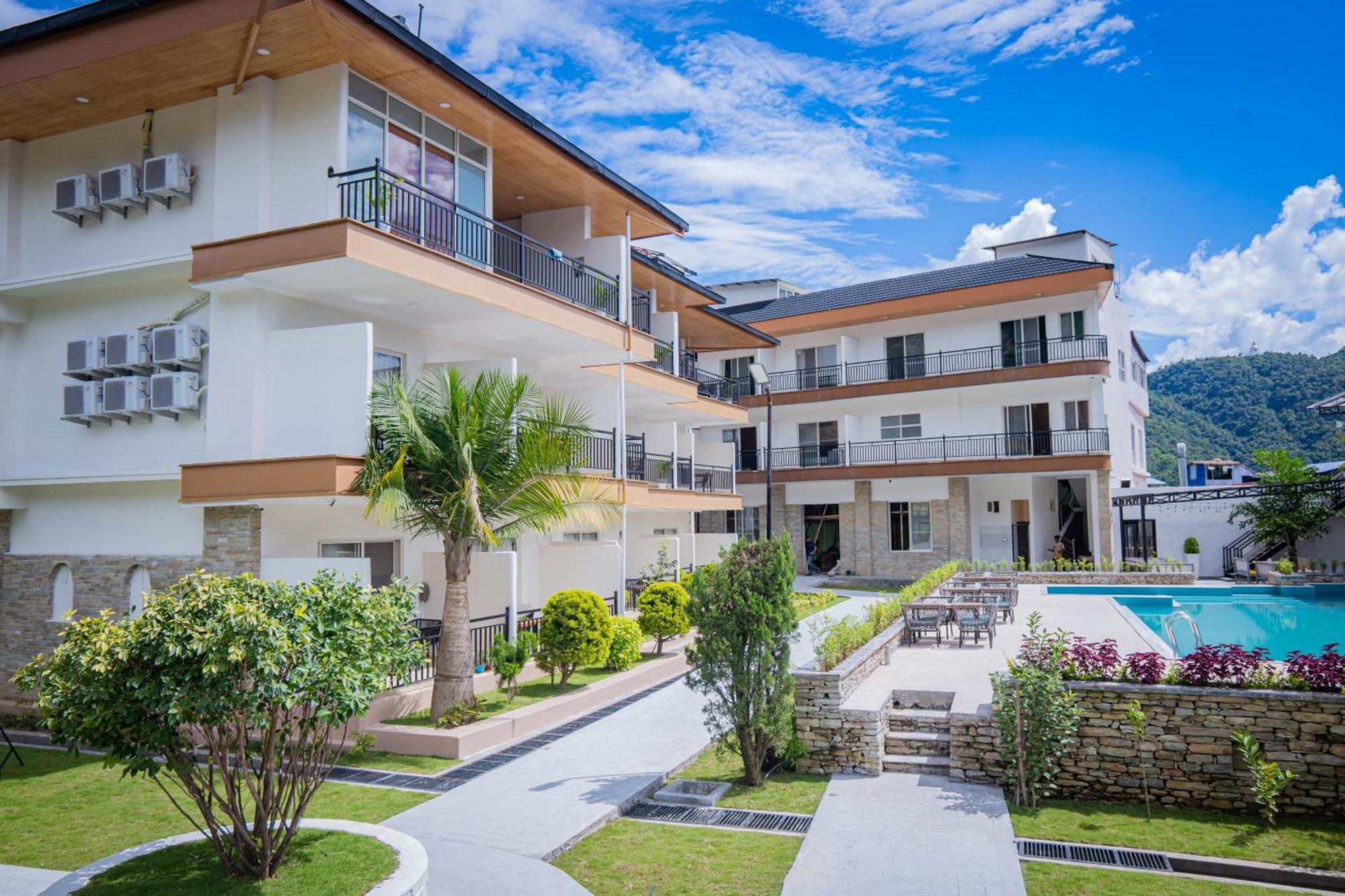 Majestic Lake Front Hotel & Suites Pokhara Esterno foto