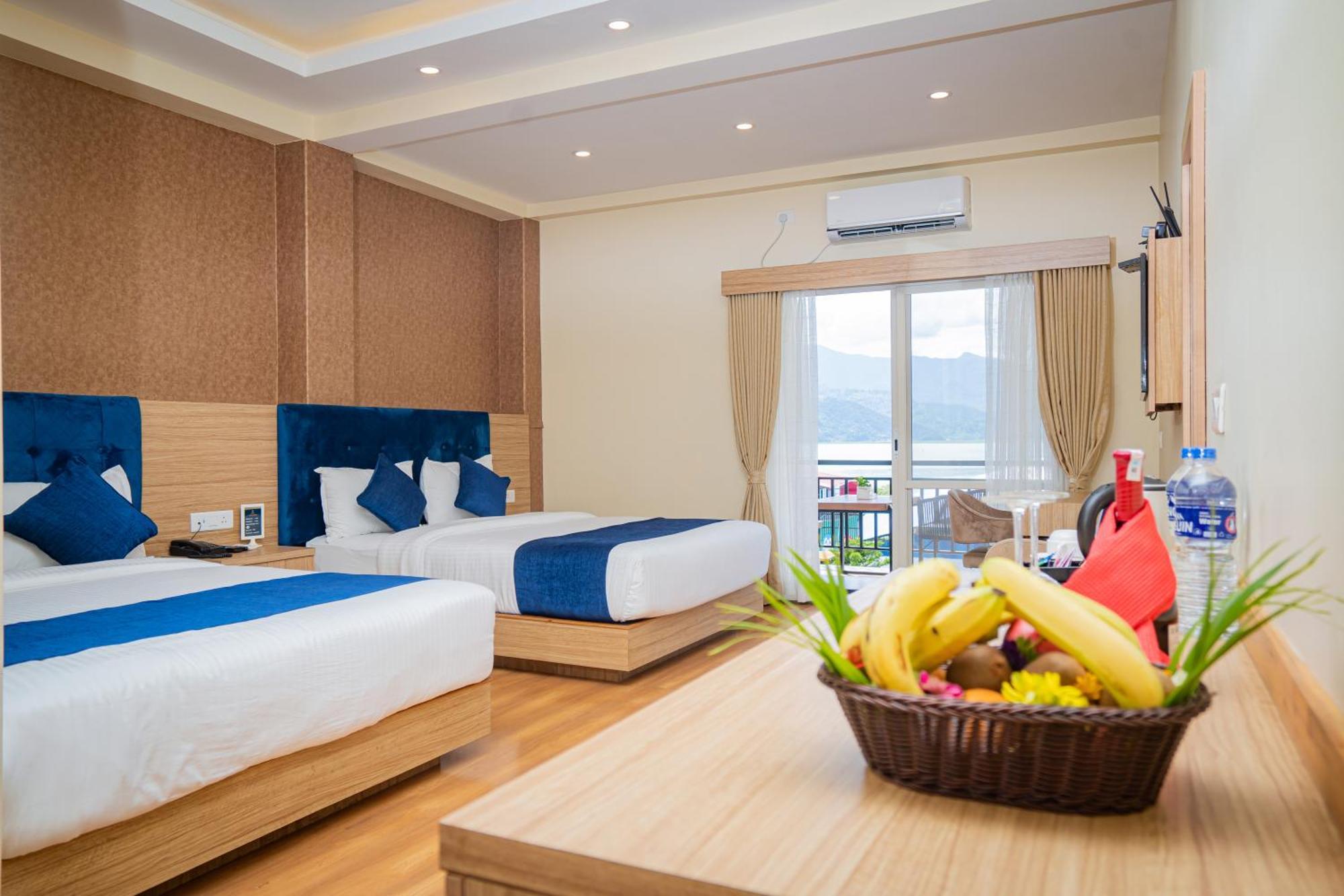 Majestic Lake Front Hotel & Suites Pokhara Esterno foto