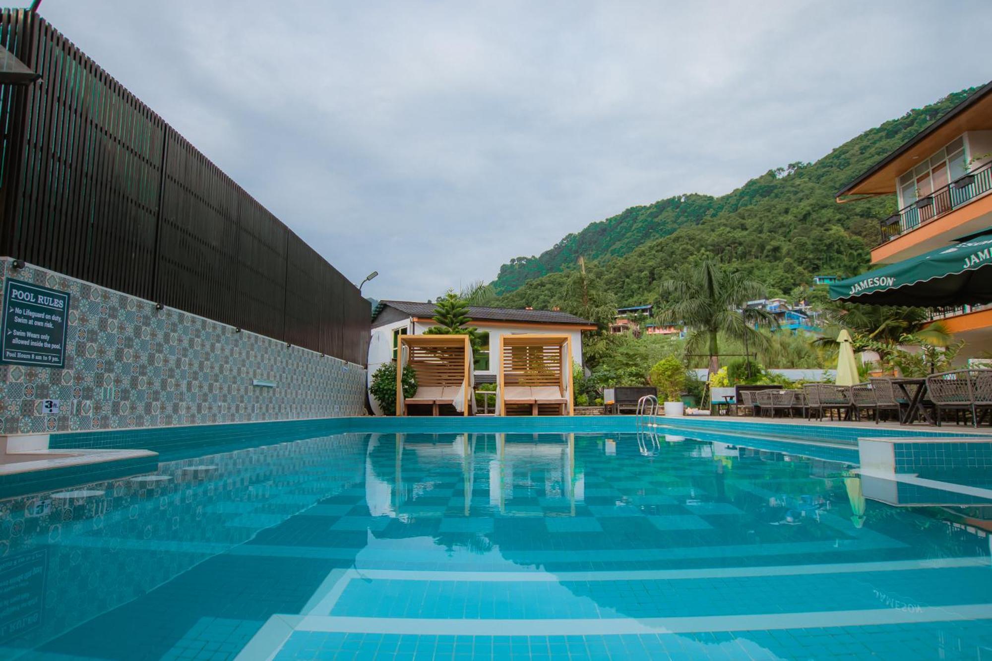 Majestic Lake Front Hotel & Suites Pokhara Esterno foto
