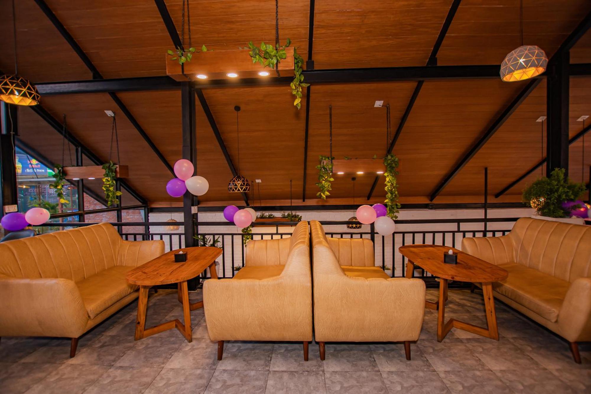 Majestic Lake Front Hotel & Suites Pokhara Esterno foto